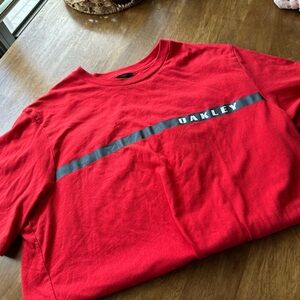 Oakley T-shirt